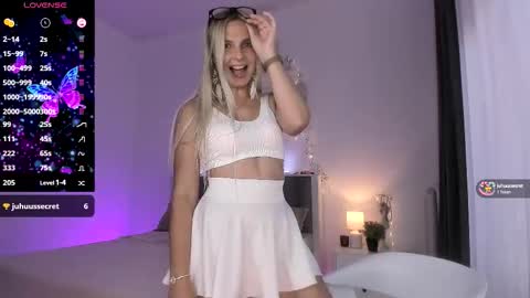 Anny online show from September 8, 2025, 3:33 pm