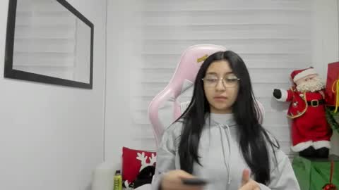 Snapshot of anny_jones01 chatting on December 16, 2025, 1:05 pm anny_jones01 online show from December 16, 2025, 1:05 pm