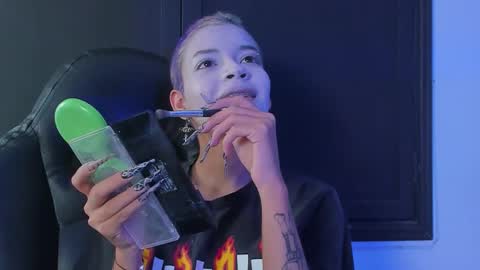 Anny online show from November 28, 2025, 4:48 am