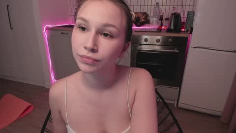 Snapshot of anny_limis chatting on February 6, 2025, 9:43 am Anna online show from February 6, 2025, 9:43 am