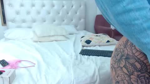 ANNY LOUIS online show from January 15, 2025, 8:20 am