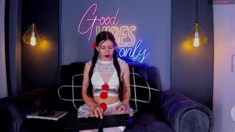 Snapshot of anny_loves chatting on October 31, 2025, 12:06 pm anny_loves online show from October 31, 2025, 12:06 pm