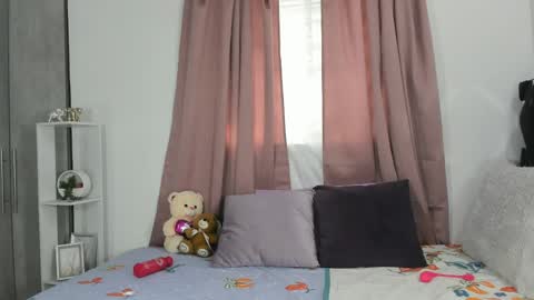 Anny online show from April 15, 2026, 5:42 pm