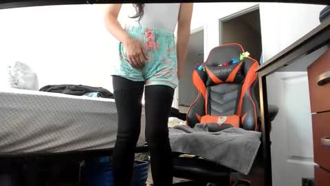 Snapshot of annyhasa chatting on February 25, 2026, 3:54 pm annyhasa online show from February 25, 2026, 3:54 pm