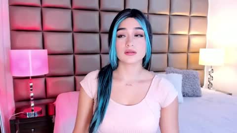 Snapshot of annyhizzle chatting on February 18, 2025, 9:20 pm online show from February 18, 2025, 9:20 pm