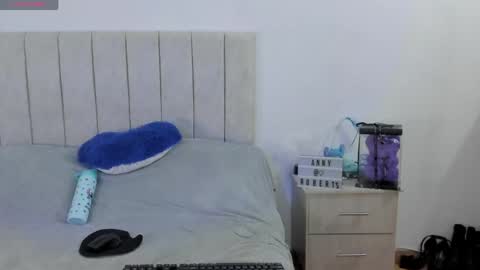 Snapshot of annyroberts_89 chatting on May 13, 2026, 5:54 pm Anny online show from May 13, 2026, 5:54 pm