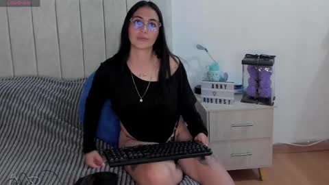 Snapshot of annyroberts_89 chatting on May 29, 2026, 9:13 pm Anny online show from May 29, 2026, 9:13 pm