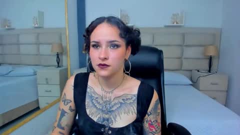 AnnyT online show from October 17, 2025, 9:17 pm
