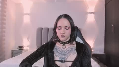 AnnyT online show from January 7, 2026, 9:28 pm