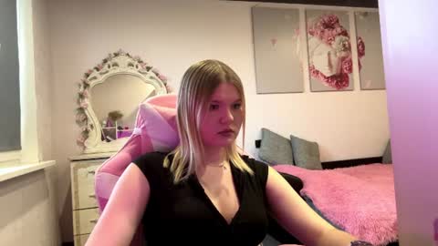 Snapshot of annyvibess chatting on July 3, 2026, 5:52 pm annyvibess online show from July 3, 2026, 5:52 pm