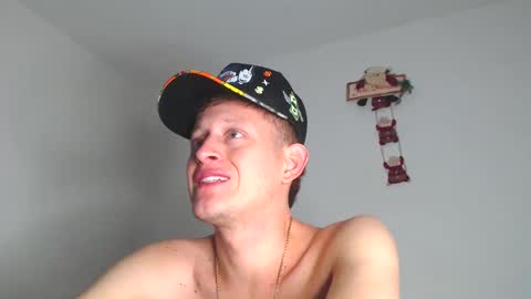 Snapshot of anthonnymorrison chatting on December 15, 2024, 1:35 am leon online show from December 15, 2024, 1:35 am