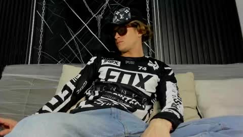 Snapshot of anthonystone_ chatting on May 28, 2026, 11:02 pm Anthonny online show from May 28, 2026, 11:02 pm
