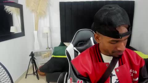       online show from December 18, 2025, 12:17 am