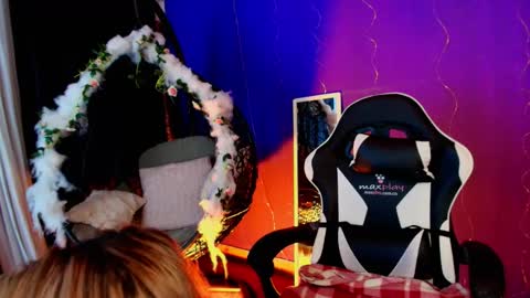 Antonella online show from December 23, 2025, 2:42 am