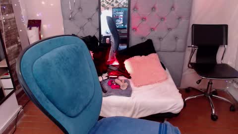 antolyh_c online show from March 29, 2026, 12:27 pm