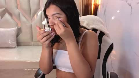 Antonela online show from December 18, 2025, 12:55 pm