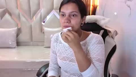 Antonela online show from December 22, 2025, 12:57 pm