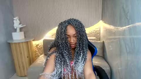 Snapshot of antonella__r_ chatting on June 1, 2026, 8:21 pm Antonella online show from June 1, 2026, 8:21 pm