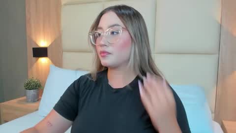 A N T O N E L L A  online show from November 26, 2025, 12:17 pm