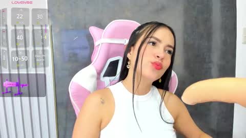 Snapshot of antonella_guzman_ chatting on December 14, 2025, 11:59 am Antonella online show from December 14, 2025, 11:59 am