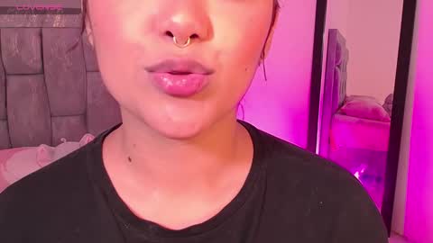 Antonella online show from December 19, 2025, 1:56 am