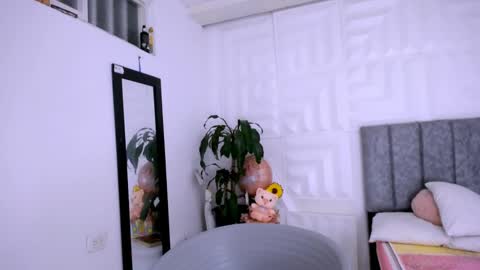 Snapshot of antonella_mcry chatting on February 4, 2025, 4:26 am antonella online show from February 4, 2025, 4:26 am