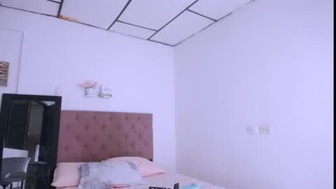 Snapshot of antonella_mcry chatting on October 4, 2025, 9:57 pm antonella online show from October 4, 2025, 9:57 pm
