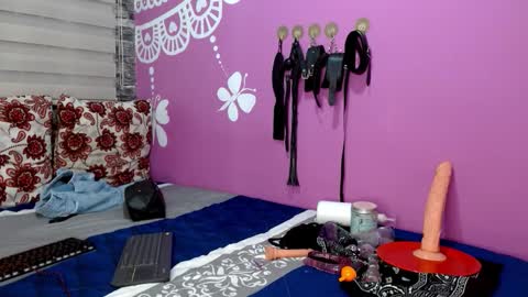 AntonellaAndNoah online show from February 7, 2026, 5:44 am