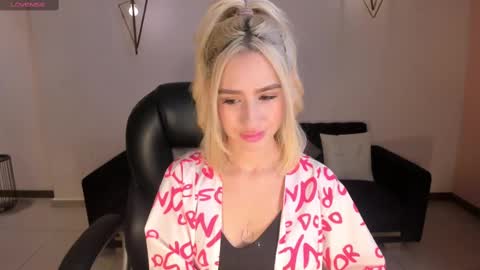 Snapshot of antonellahansx chatting on February 13, 2025, 12:11 pm Antonella Hans online show from February 13, 2025, 12:11 pm