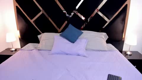 Snapshot of antonellalove_ chatting on March 11, 2025, 4:40 pm My name is Andrea thumb up me please its important online show from March 11, 2025, 4:40 pm