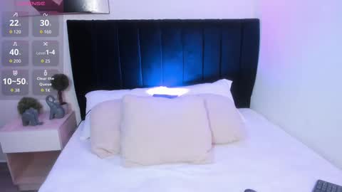 antonellariva_ online show from September 8, 2025, 8:52 pm