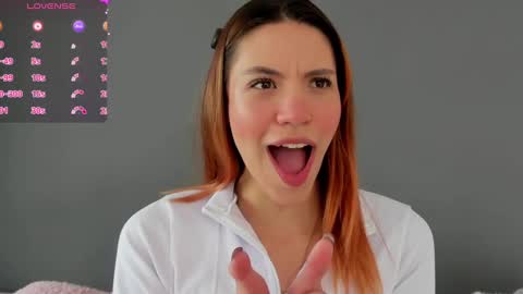 Snapshot of antonellarossii_ chatting on October 8, 2025, 1:09 pm Antonella online show from October 8, 2025, 1:09 pm