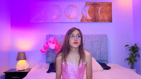Snapshot of antonellastar24_ chatting on September 16, 2025, 7:59 pm Antonella online show from September 16, 2025, 7:59 pm
