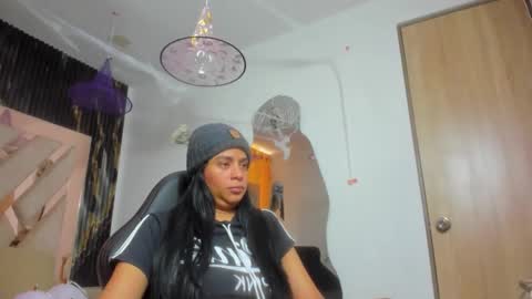 Snapshot of antonellatawer chatting on October 16, 2025, 7:04 pm AntonellaTawer online show from October 16, 2025, 7:04 pm