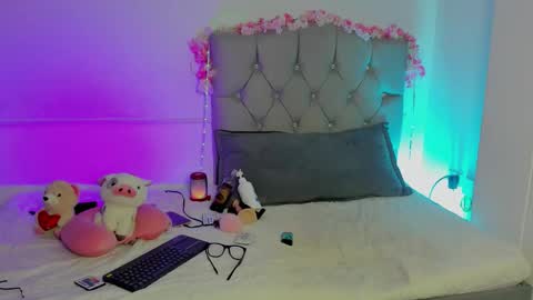 antonieta23 online show from December 18, 2025, 3:12 am