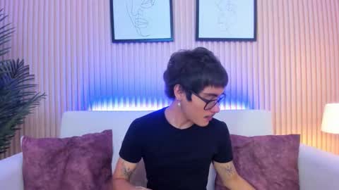 Snapshot of antonio_rowan chatting on December 2, 2025, 6:58 pm Antonio online show from December 2, 2025, 6:58 pm