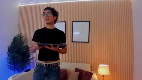 Snapshot of antonio_rowan chatting on December 4, 2025, 2:04 pm Antonio online show from December 4, 2025, 2:04 pm