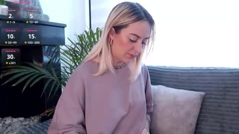 Snapshot of anttoniia chatting on October 8, 2025, 4:37 pm Antonia online show from October 8, 2025, 4:37 pm