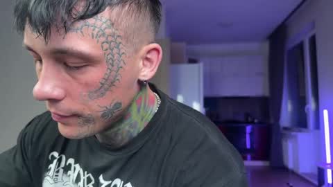 Tom online show from April 8, 2026, 6:52 pm