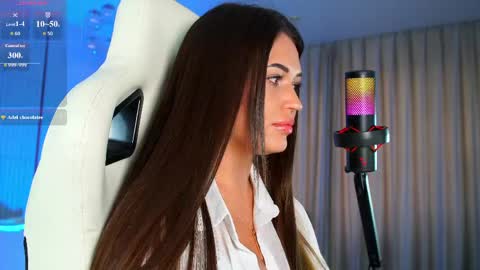 Snapshot of anutka_chocolatee chatting on June 5, 2026, 2:51 am Anna online show from June 5, 2026, 2:51 am