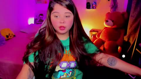   Independent model  online show from March 3, 2025, 11:35 pm