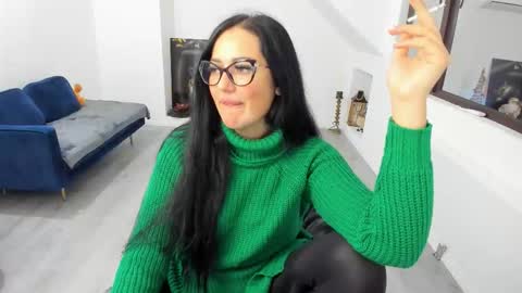 Snapshot of anya_evy chatting on December 21, 2025, 5:03 am Anya online show from December 21, 2025, 5:03 am