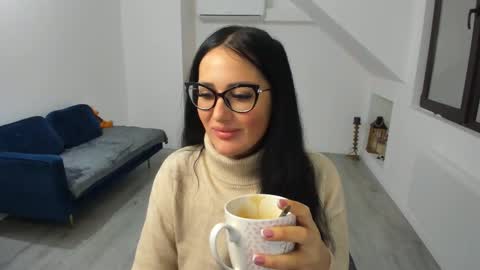 Snapshot of anya_evy chatting on December 23, 2025, 4:43 am Anya online show from December 23, 2025, 4:43 am