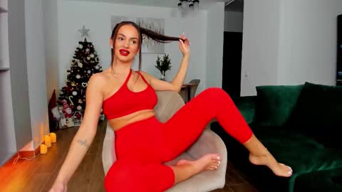 Snapshot of anyabrunette chatting on December 17, 2025, 2:34 pm anyabrunette online show from December 17, 2025, 2:34 pm