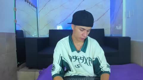 anyelo_sexyhot online show from September 21, 2025, 12:18 pm