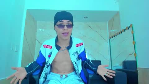 anyelo_sexyhot online show from September 26, 2025, 1:04 pm