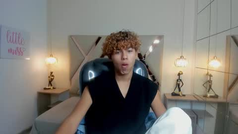 anyelotwink online show from March 13, 2026, 9:21 pm