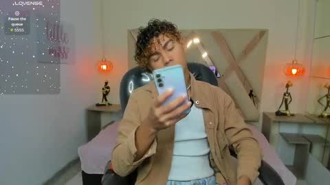 anyelotwink online show from March 29, 2026, 5:40 am