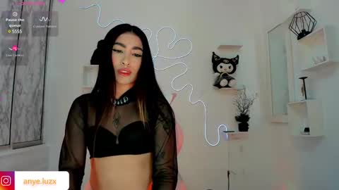 Snapshot of anyeluz_z chatting on February 25, 2025, 7:25 pm anyeluz_z online show from February 25, 2025, 7:25 pm