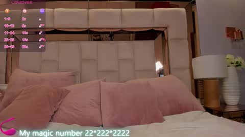 Anyi online show from December 15, 2025, 4:17 am